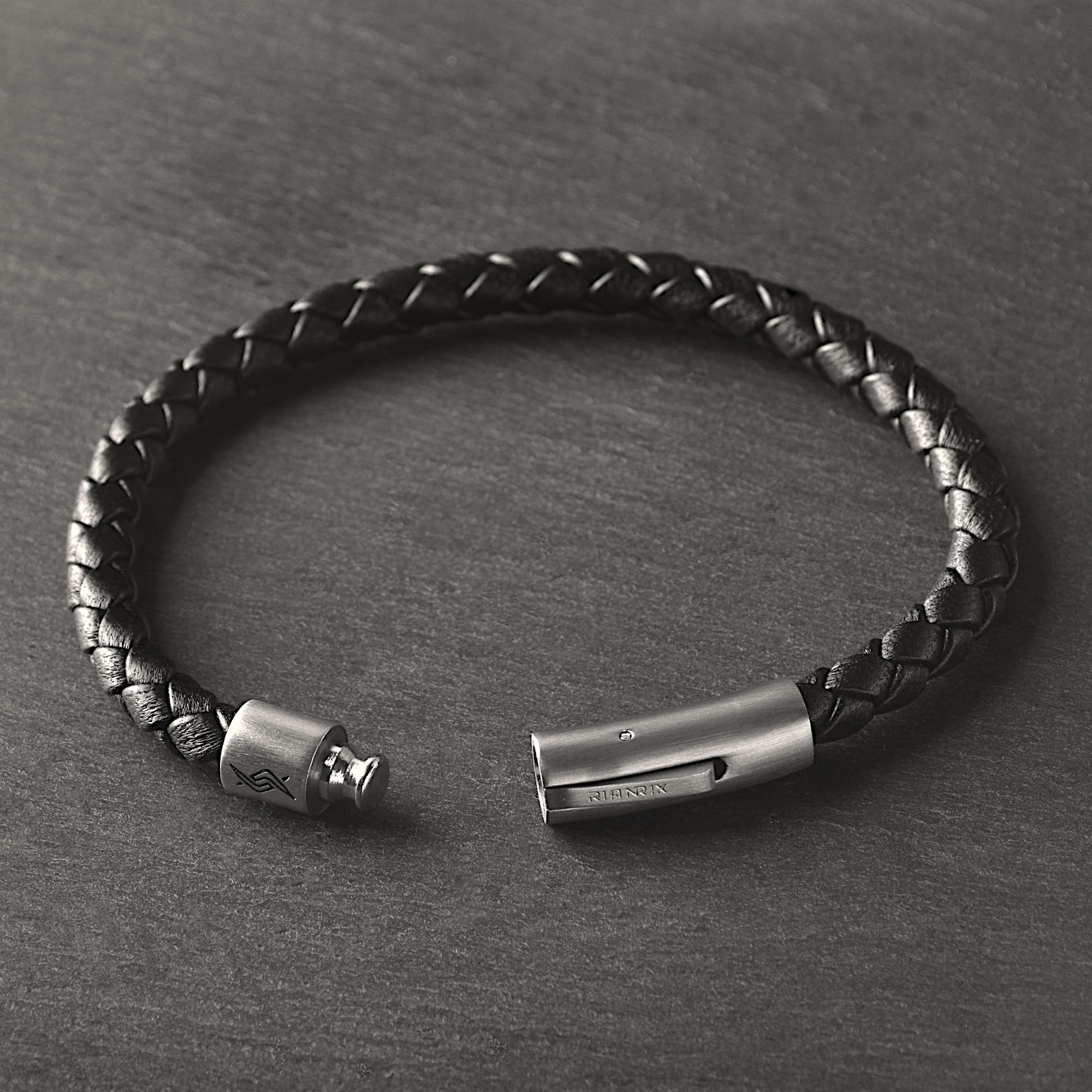 Nightfall - 6mm Nappa leather bracelet in classic black