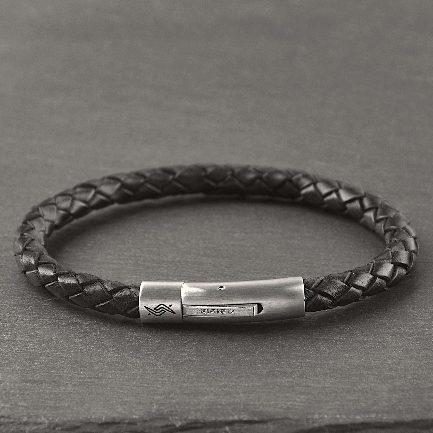 Raven - 6mm bolo genuine leather bracelet in classic black