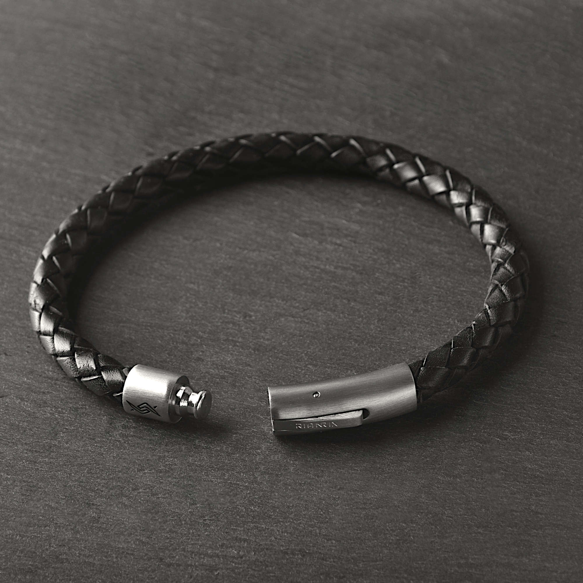 Raven - 6mm bolo genuine leather bracelet in classic black